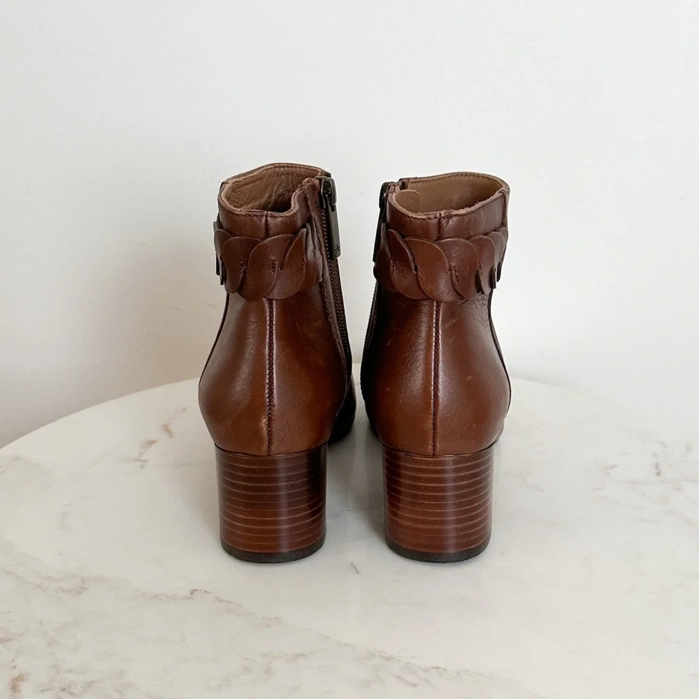 NEW Aquatalia Feliciana Weatherproof Block Heel Ankle Boots Size 6